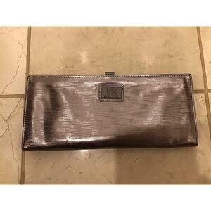 Kenneth ColeReaction Silver Metallic Texture Clutch Indie 60s Old Money SnapTop